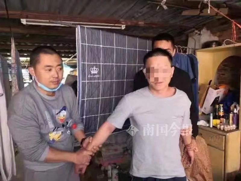 DƬ